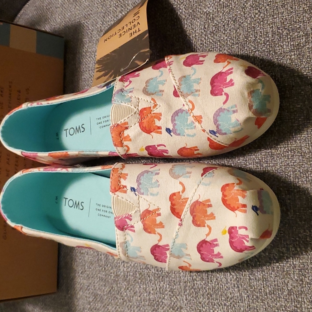Colorful Elephant Print Toms